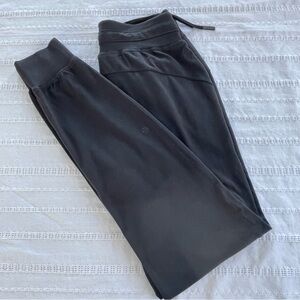 Lululemon Women’s Black Jogger Pants size 4